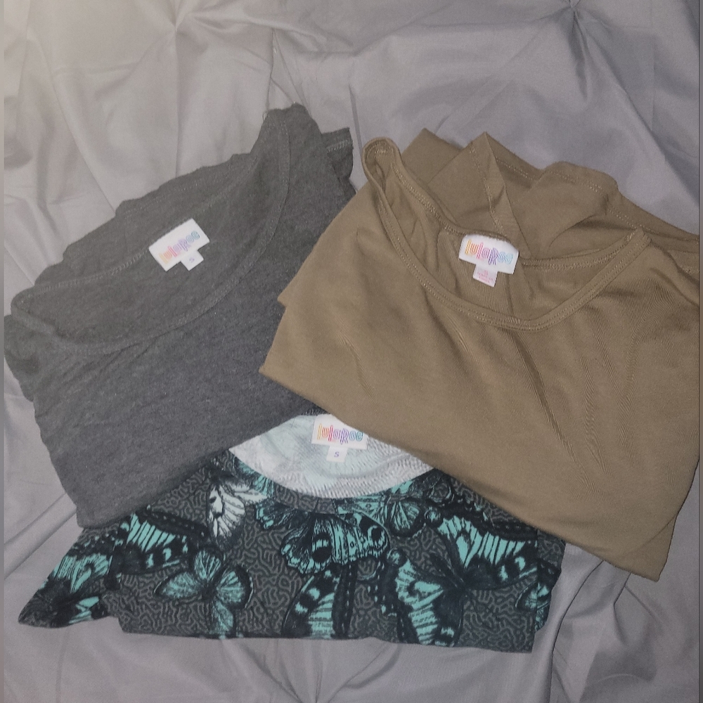 Lot of 3 size small Lularoe shirts